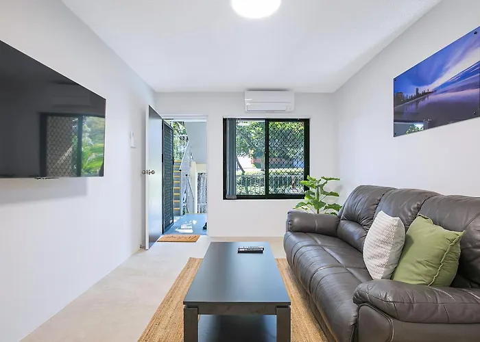 Leafy Corner - Simple Stay Near Brisbane River And Cbd