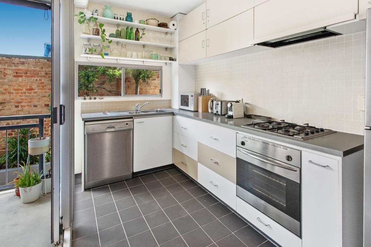 Stylish Valley Unit With Terrace And Pool Apartment Brisbane
