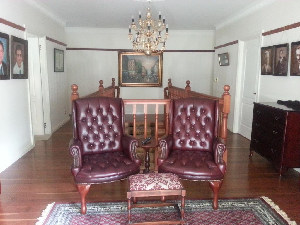 Grove Manor 4*
