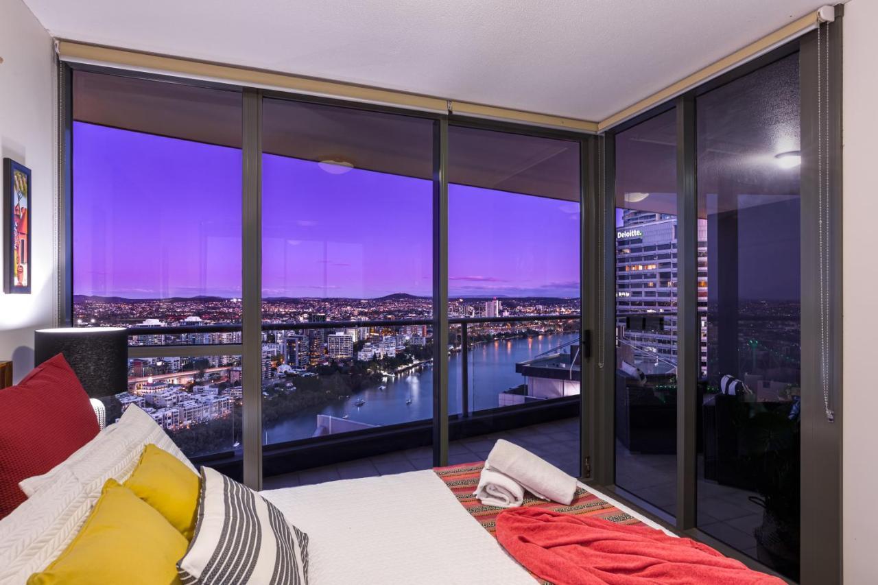 African Escape On Level 38 - Balcony With Views