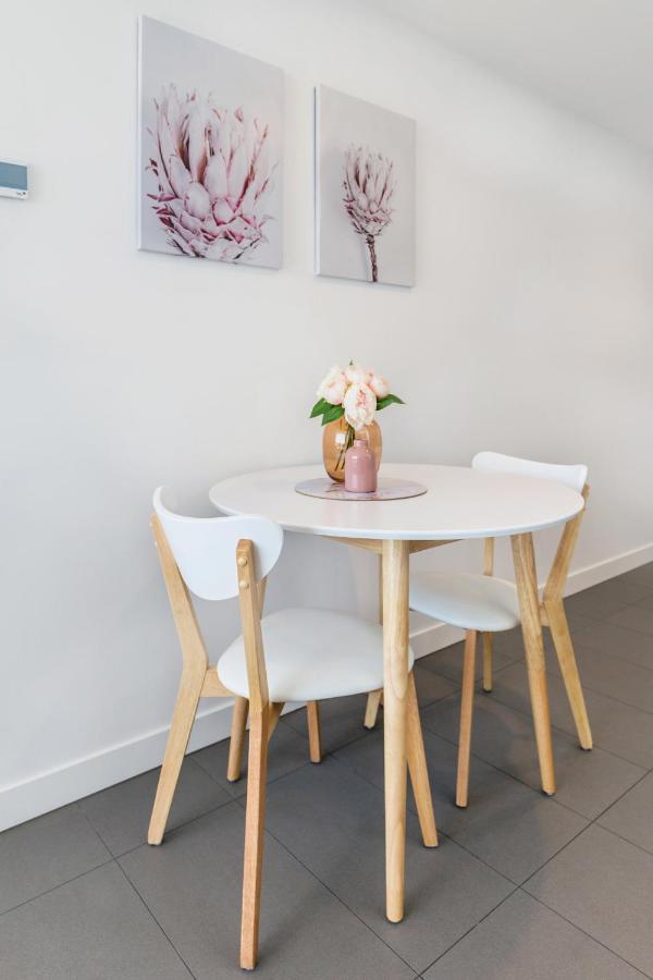 Kozyguru Fortitude Valley Amazing View 2bed + Free Parking Qfv010 *
