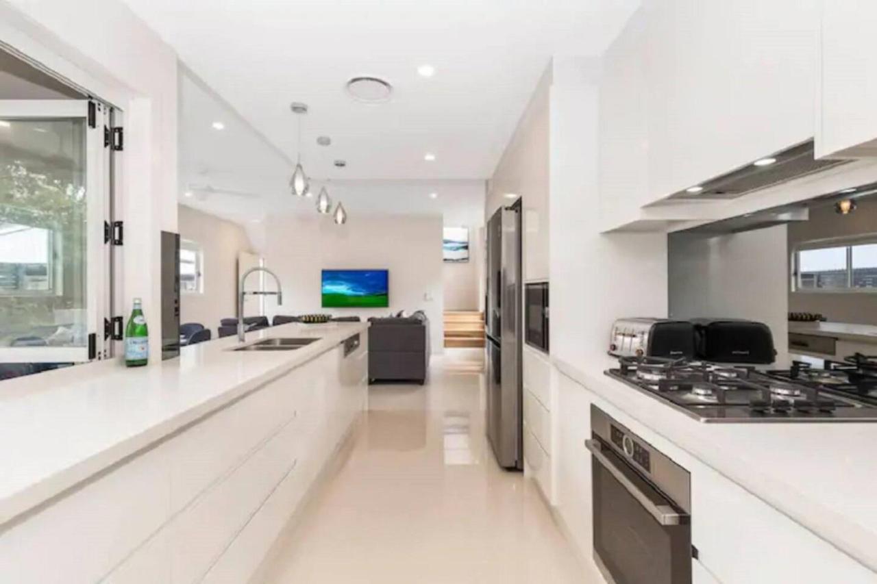 Park Avenue Luxe 1 Bedroom 4km To Apartment *