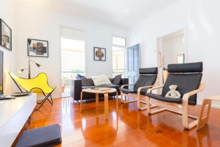 Holiday home Sunny - Near West End Cafe's, South Bank & *