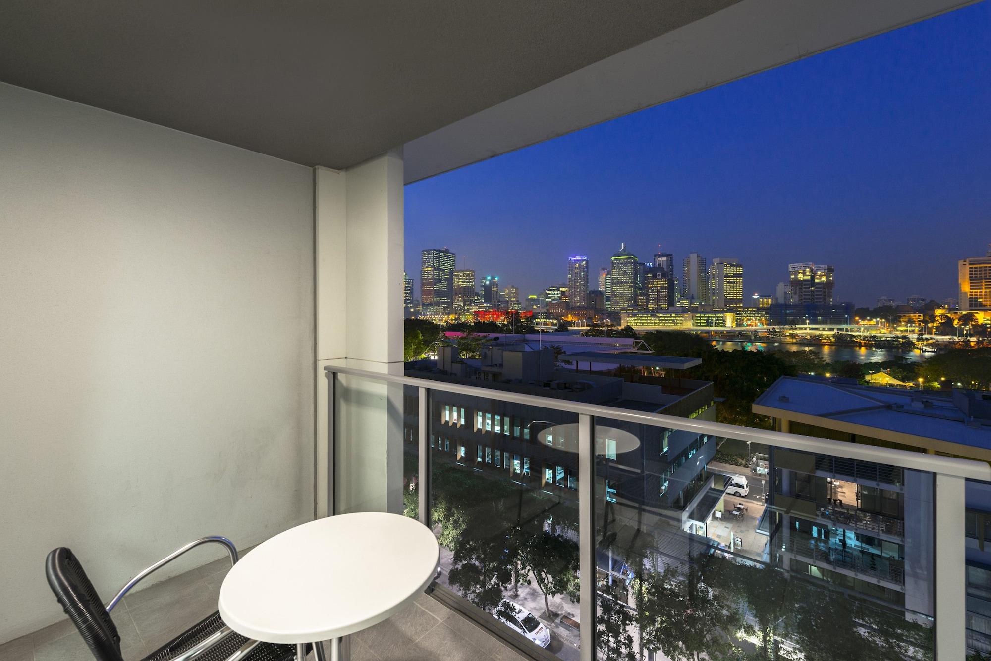 Hotel Mantra South Bank 4*