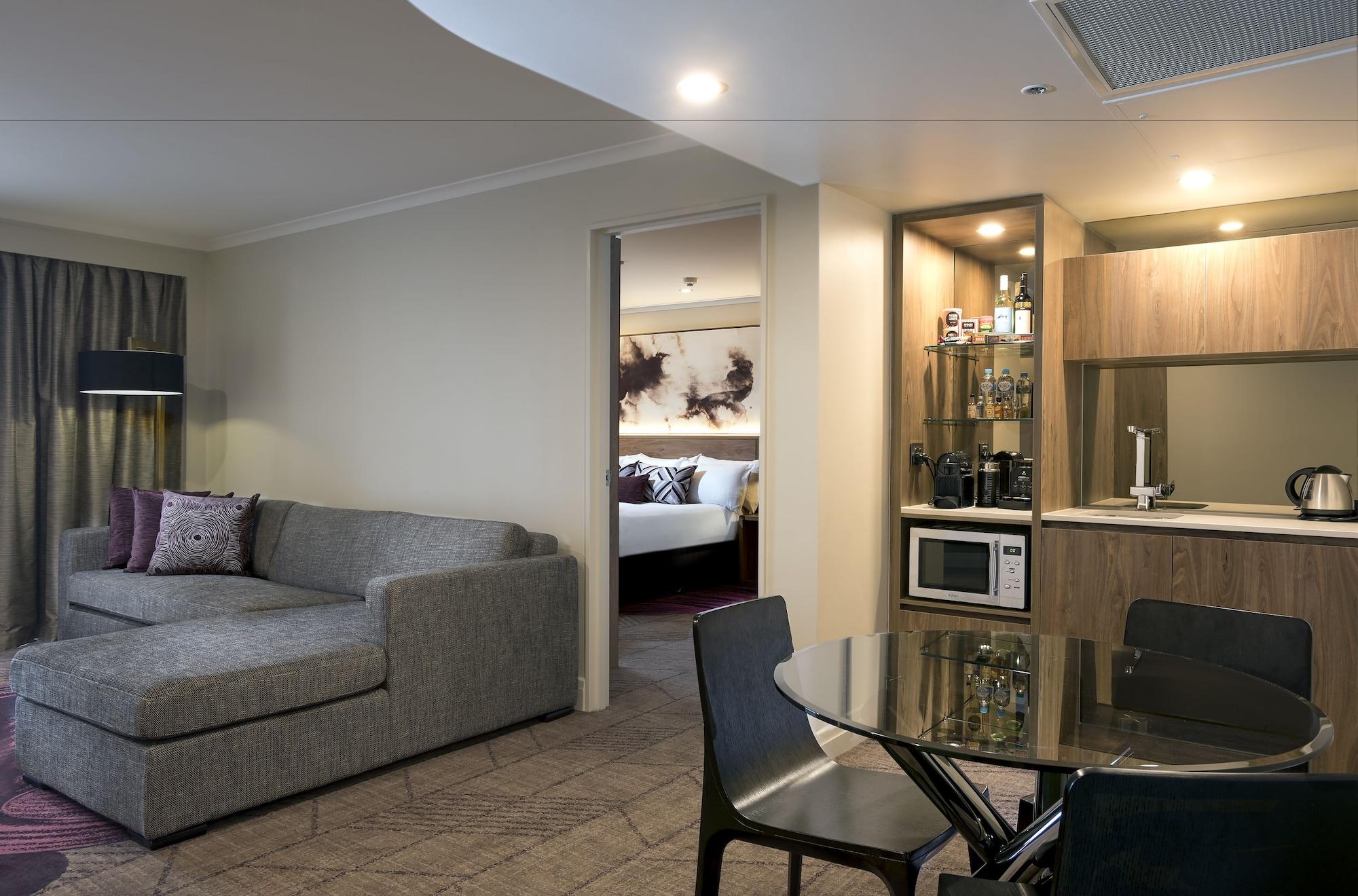Hotel Rydges South Bank 4*