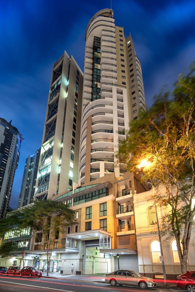 Quest River Park Aparthotel 4*
