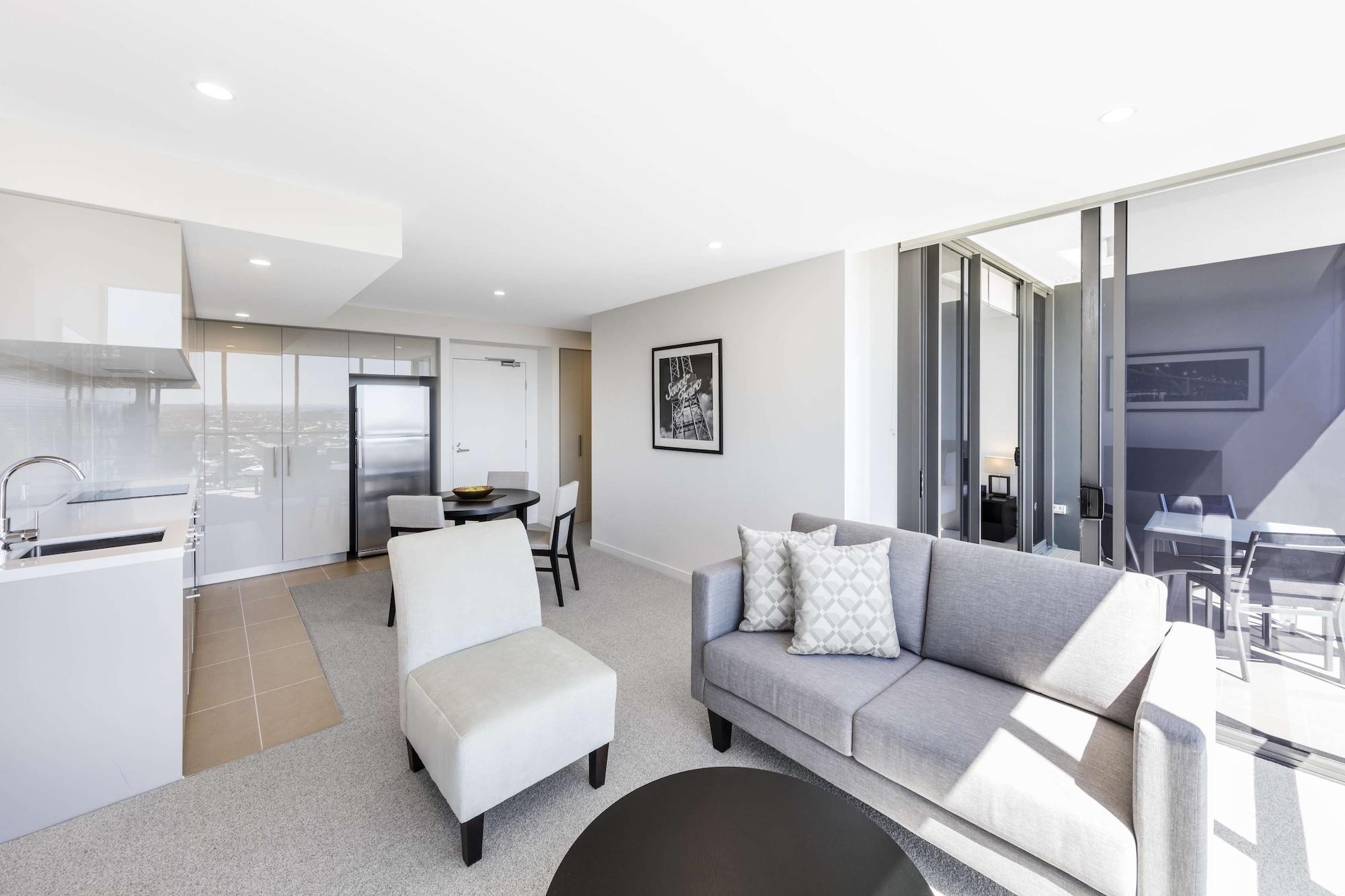 The Milton Aparthotel 4*