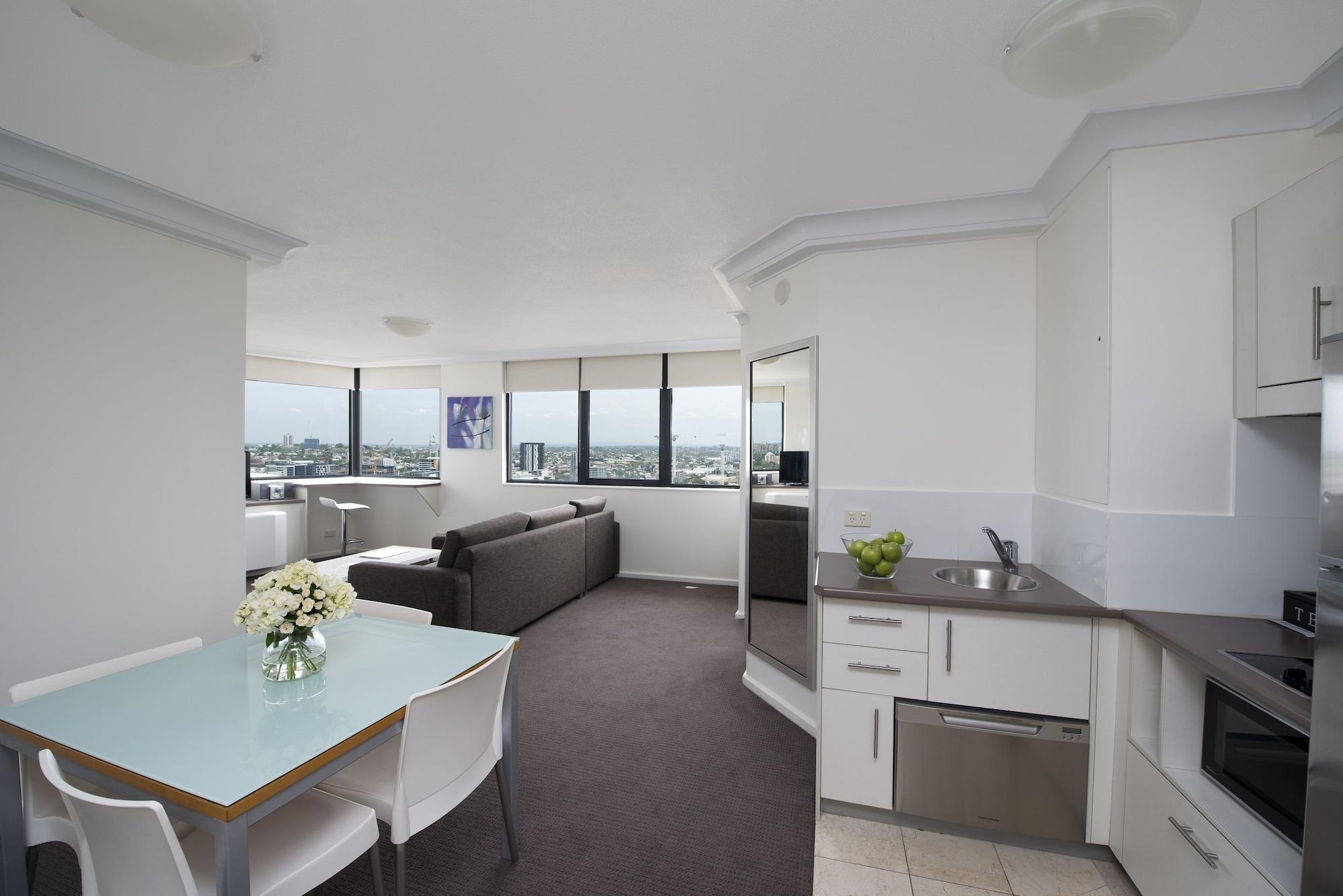 Aparthotel Park Regis North Quay 4*