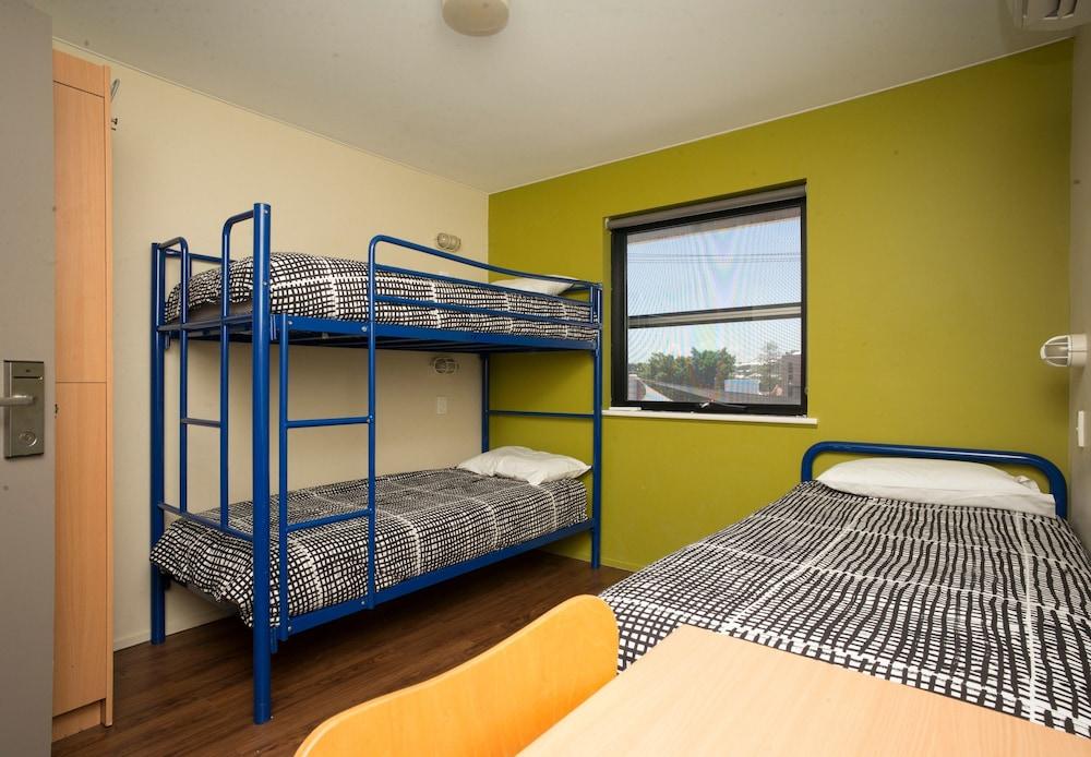 Yha * Brisbane