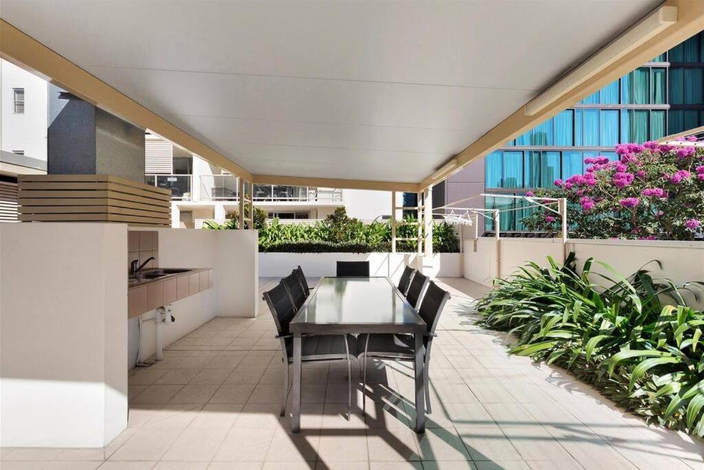 Merivale In South Two Beds Two Baths One Parking * Brisbane