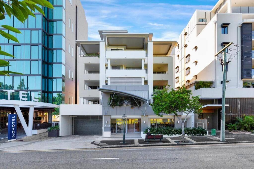 Merivale In South Two Beds Two Baths One Parking