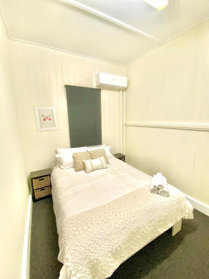 Jes Short * Brisbane