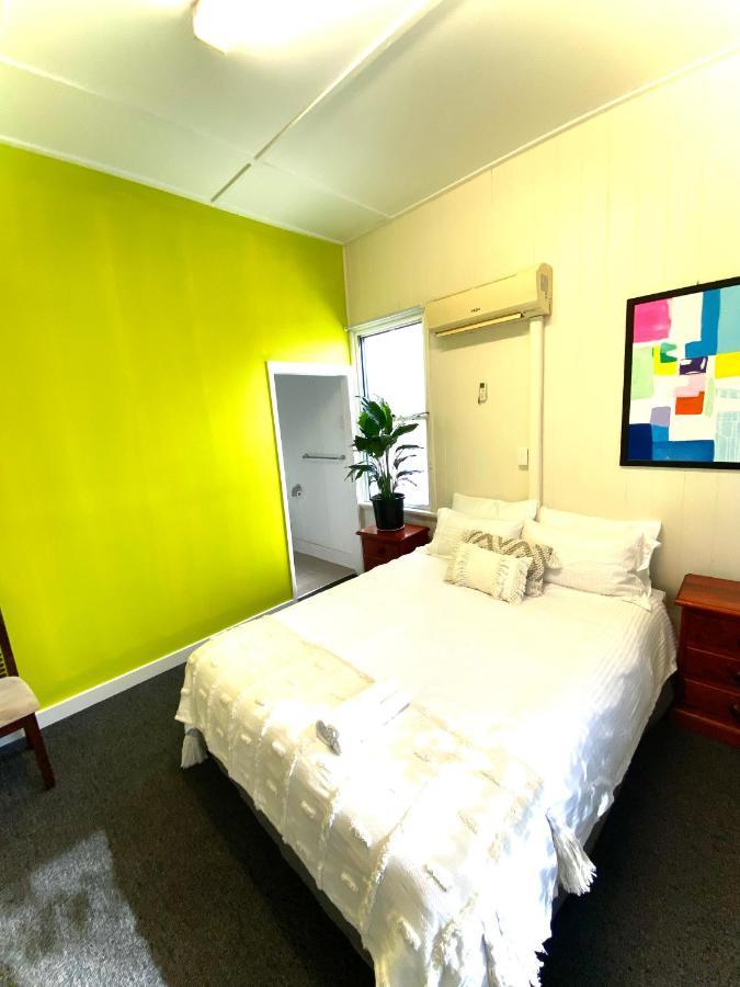 Jes Short Guest house *