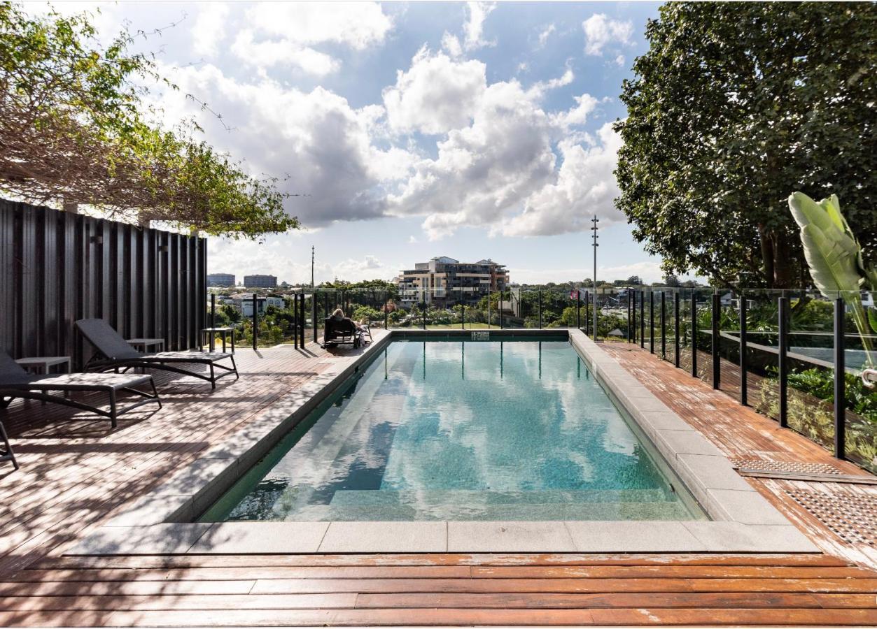 Apartment Elegant 2 Bed 2 Bath 1 Car Pool & Gym Portside *