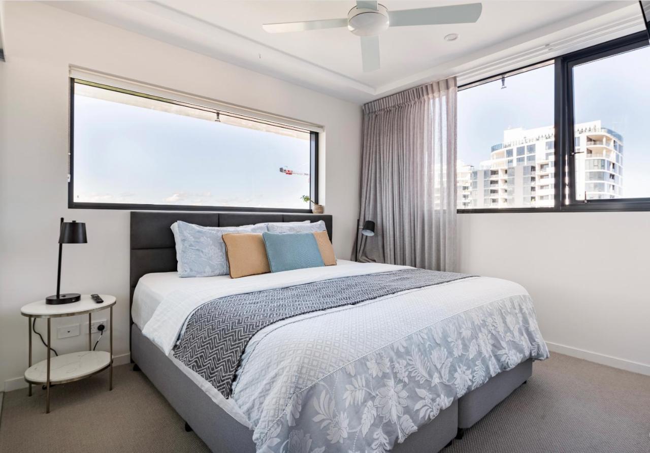 Elegant 2 Bed 2 Bath 1 Car Pool & Gym Portside *