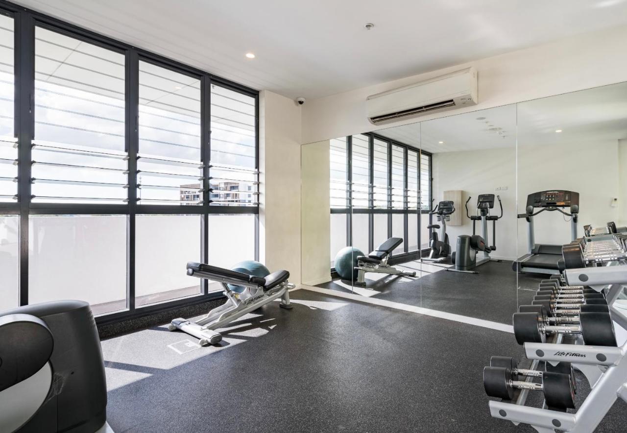 Elegant 2 Bed 2 Bath 1 Car Pool & Gym Portside Brisbane