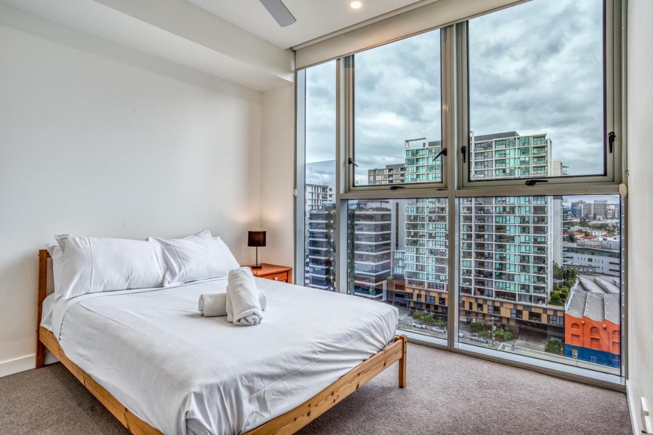 Apartment Chic Inner City Position 2 Bedroom With Parking By Serain Residences *