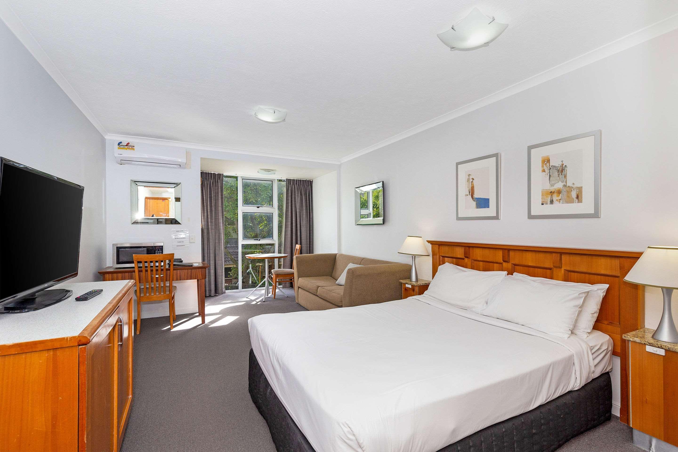 Airport Heritage Motel 4*