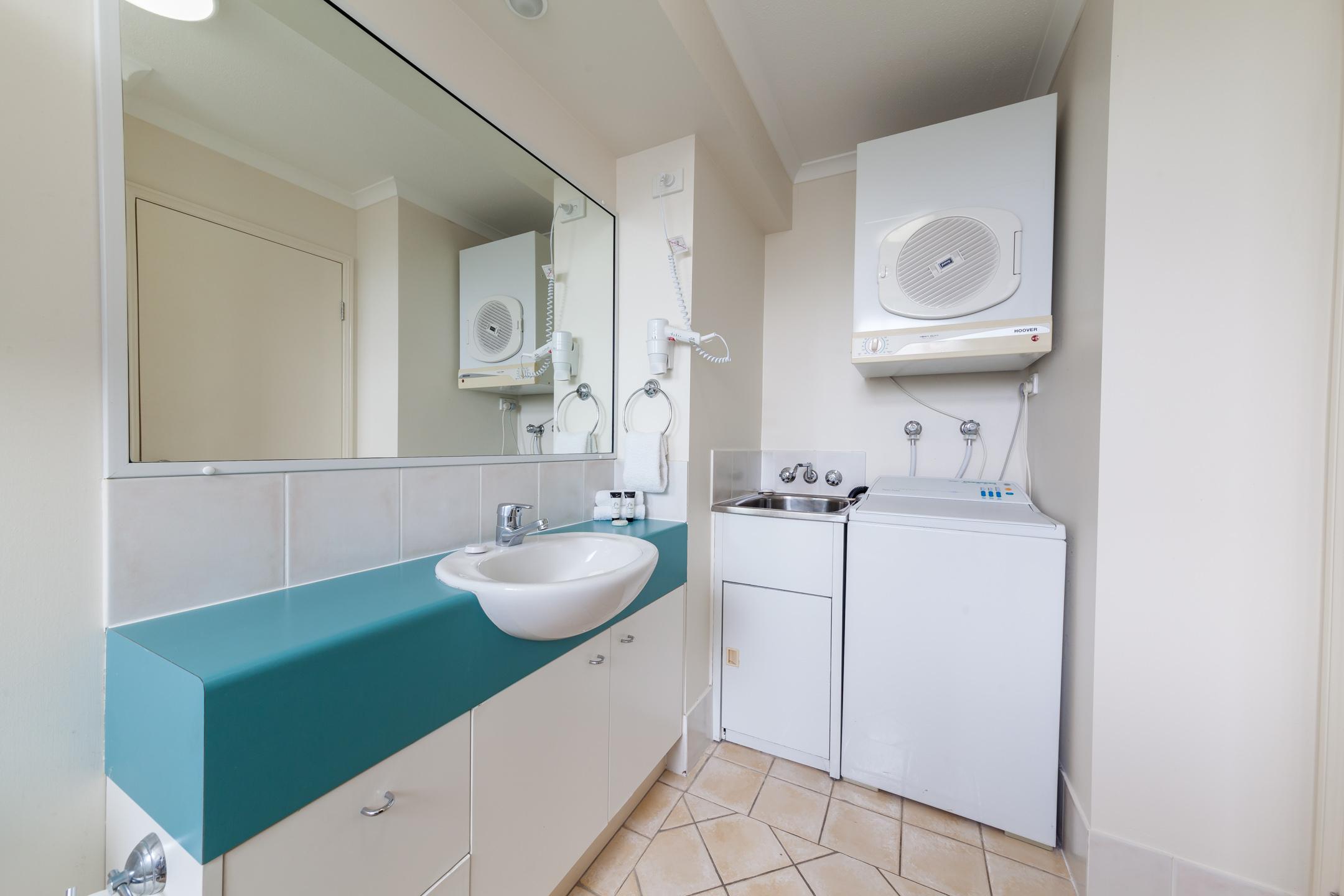 West End Aparthotel 4*
