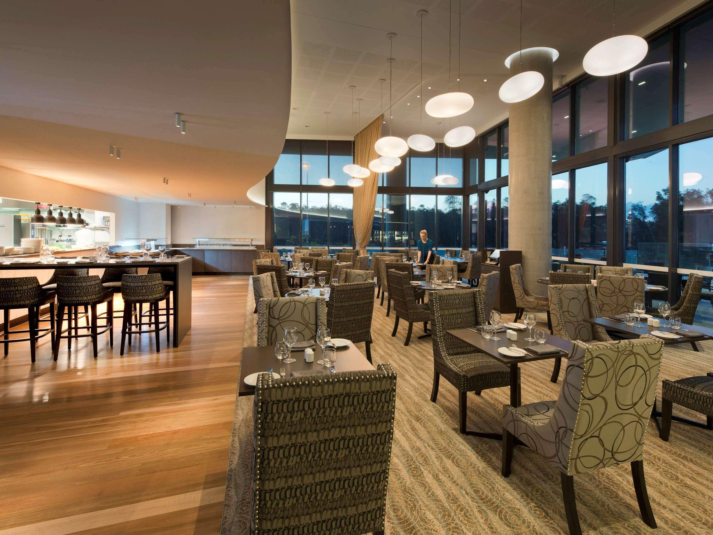 Hotel Pullman Airport 5*