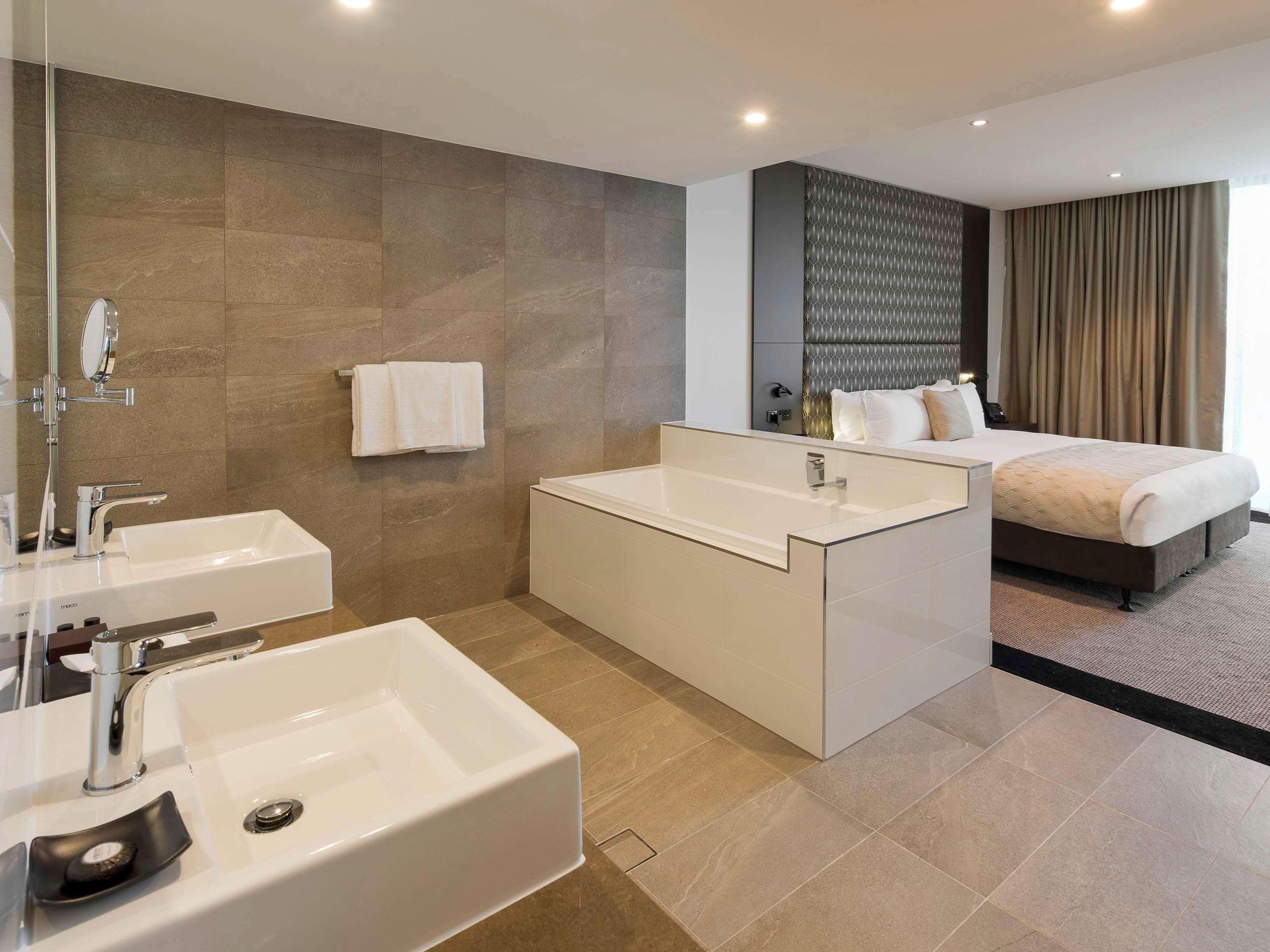 Pullman Airport Hotel