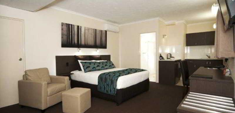 Quality Robertson Gardens Hotel 4*