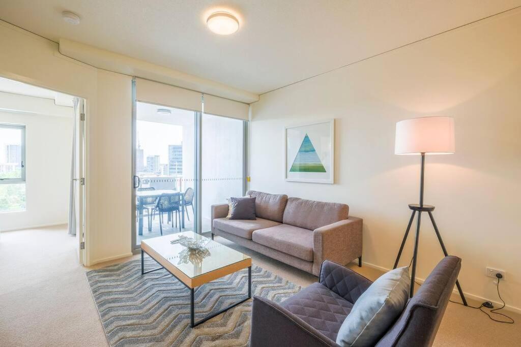 Apartment Executive With Pool & Gym