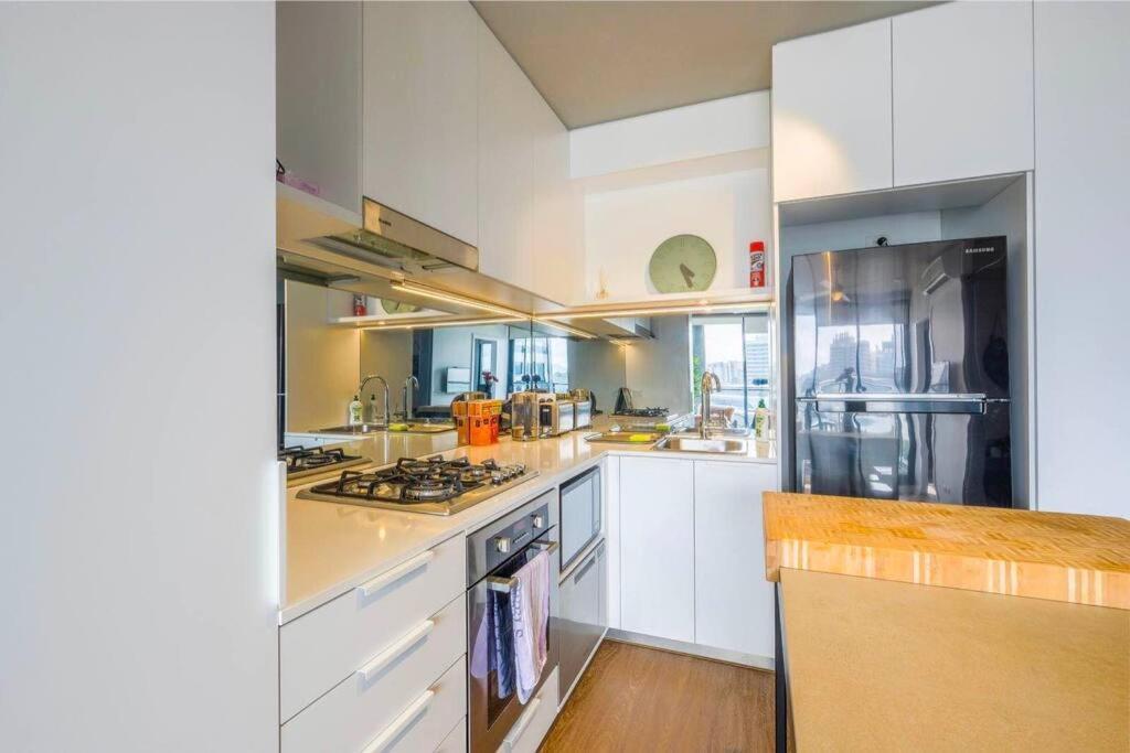 Pool+garden-1.5br/ 2beds Cls To Show Ground Apartment *