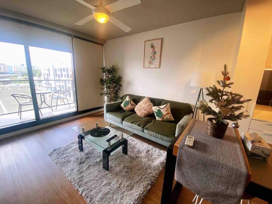 Pool+garden-1.5br/ 2beds Cls To Show Ground Apartment Brisbane