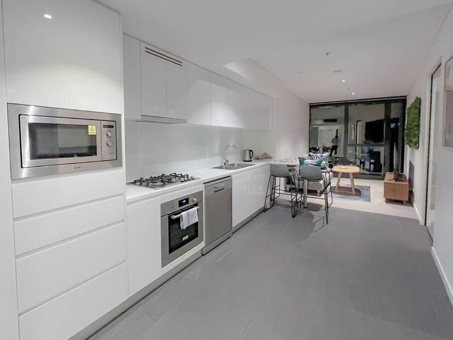 Amazing 2 Bedroom In Cbd! Apartment