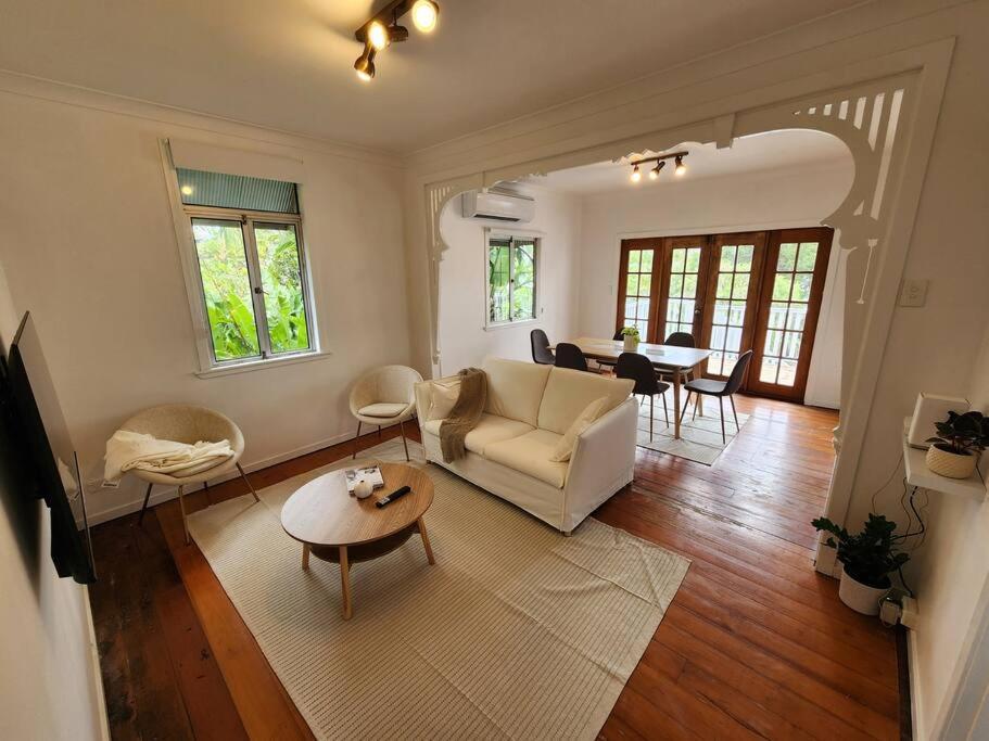 Classic Queenslander With Pool & Yard Brisbane