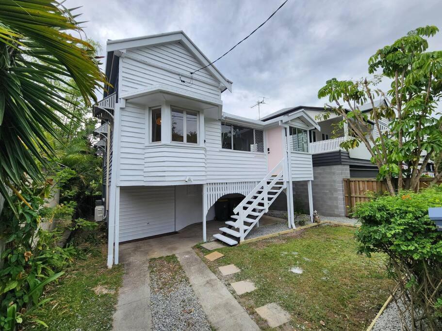 Classic Queenslander With Pool & Yard Holiday home *