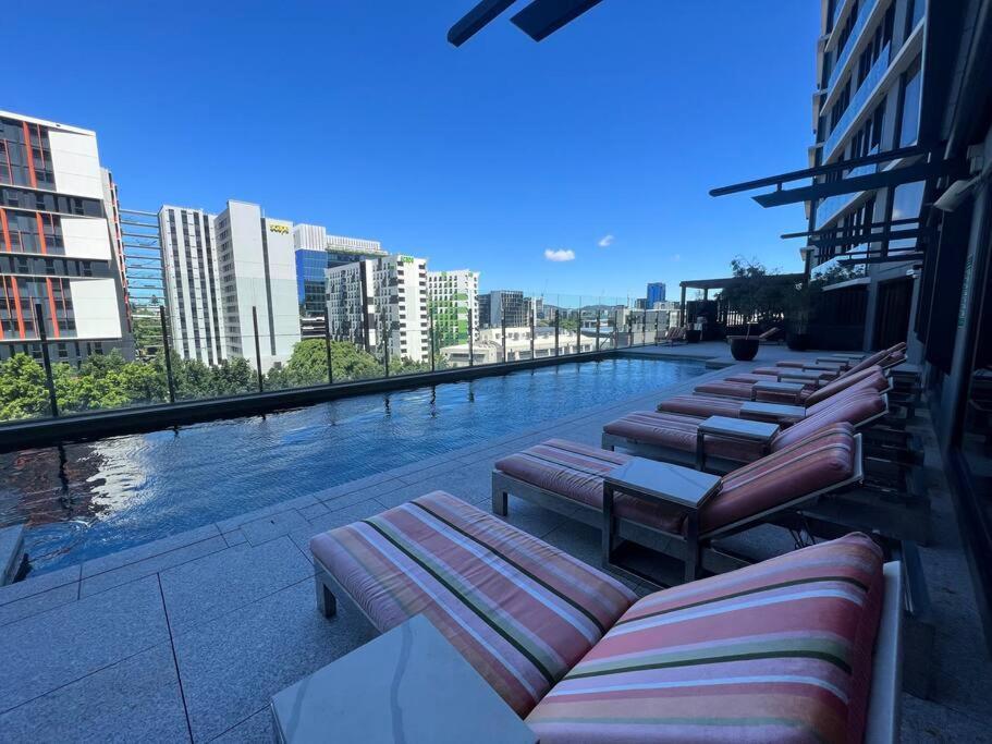 Emporium Residential 2 Bed 2 Bath 1 Car Apartment Brisbane
