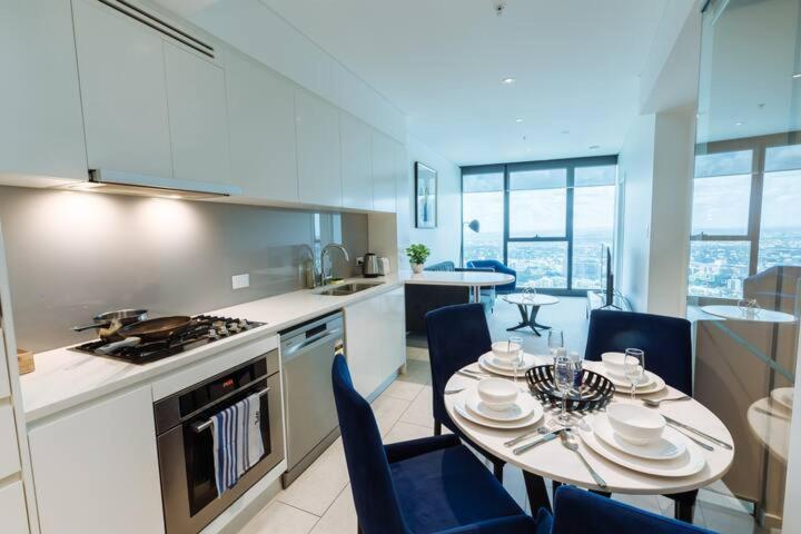 Bed & Breakfast Airtrip On Margaret Street In Cbd Brisbane