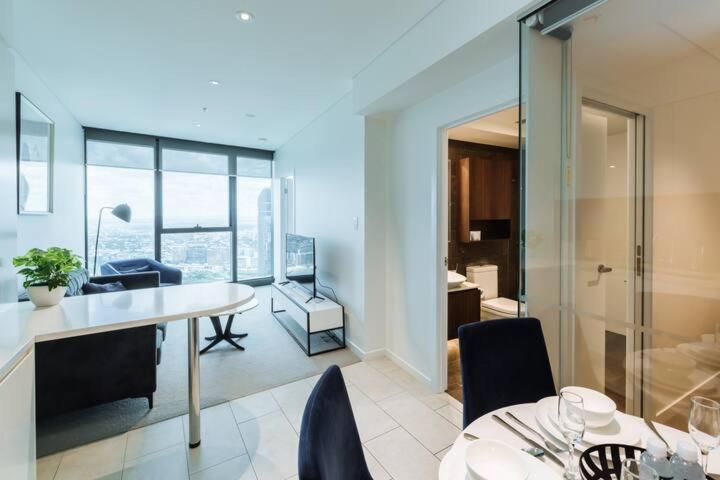 Bed & Breakfast Airtrip On Margaret Street In Cbd