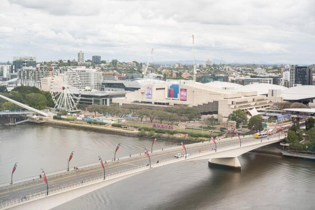 Apartment Stylish For Couples In Cbd By Stylish Brisbane