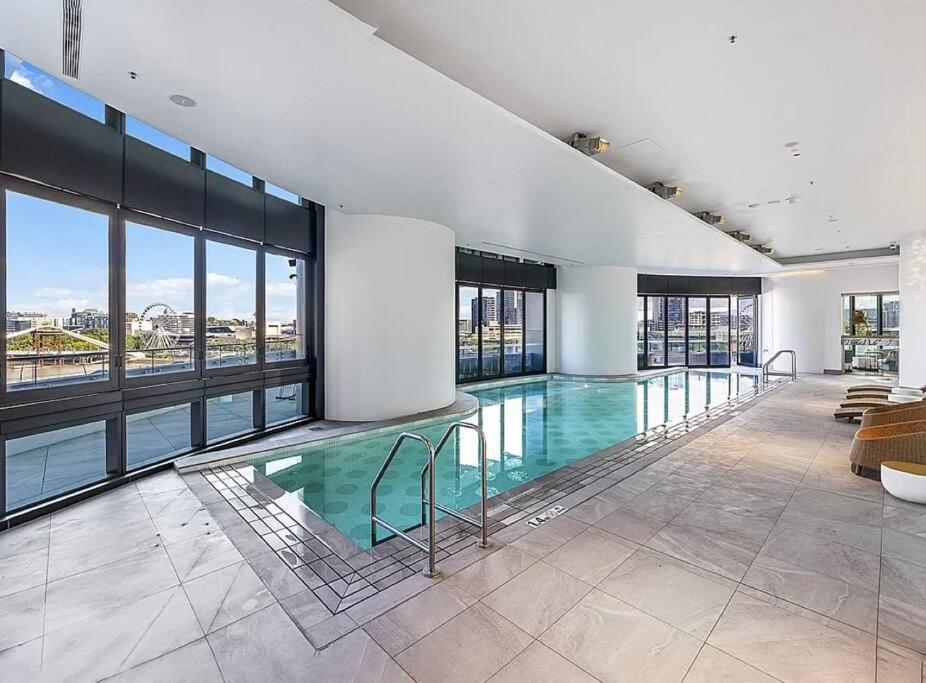 Stylish For Couples In Cbd By Stylish Apartment Brisbane