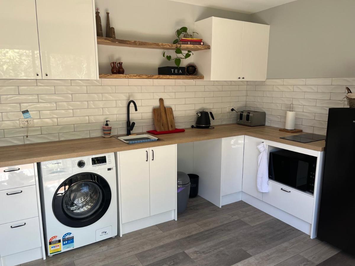 Stylish Guest In Everton Hills Apartment *