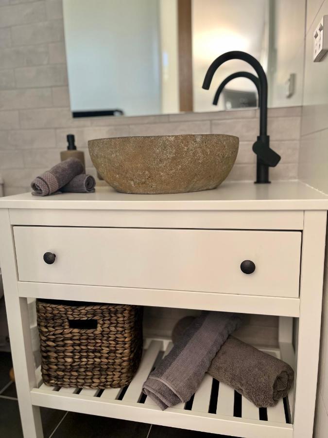 Stylish Guest In Everton Hills Apartment *
