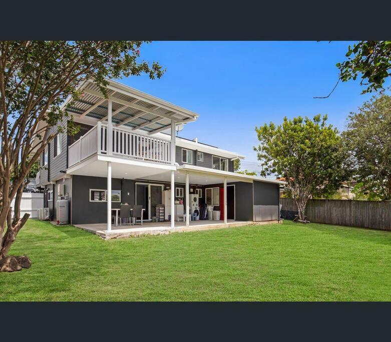 Joyful 3 Beddies Downstairs House * Brisbane