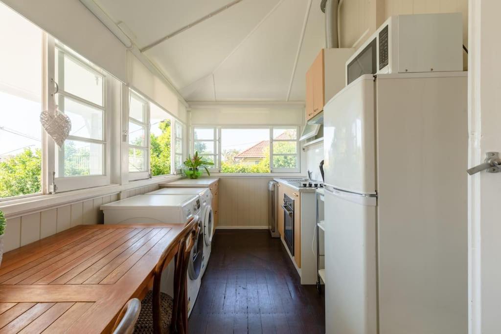 Quaint & Cosy 1 Bedroom In Queenslander. *