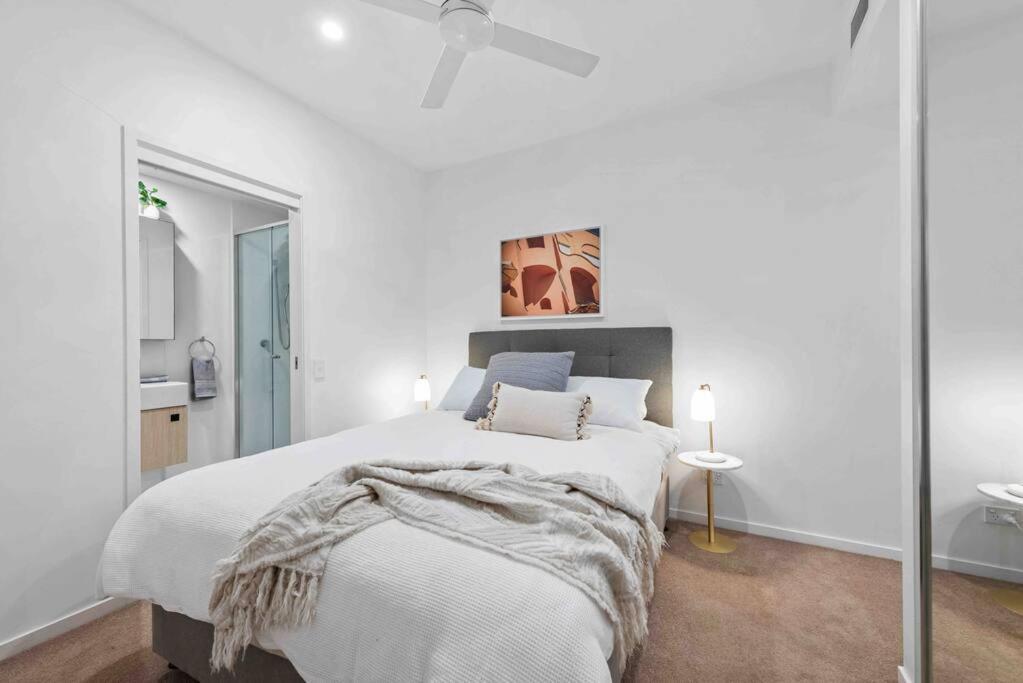 Luxe 2bed/2bath/park In Newstead
