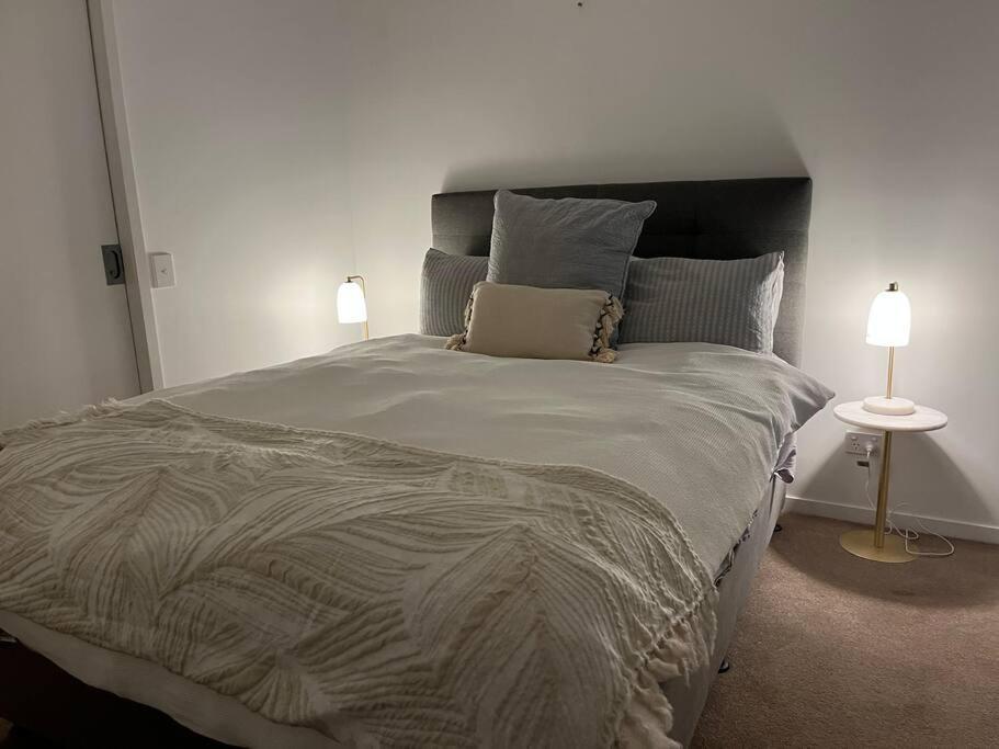 Luxe 2bed/2bath/park In Newstead