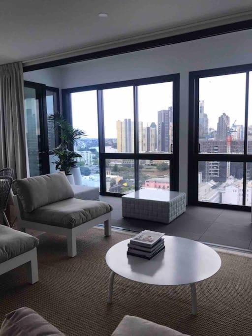 Apartment New 3 Bed Penthouse Style Complex