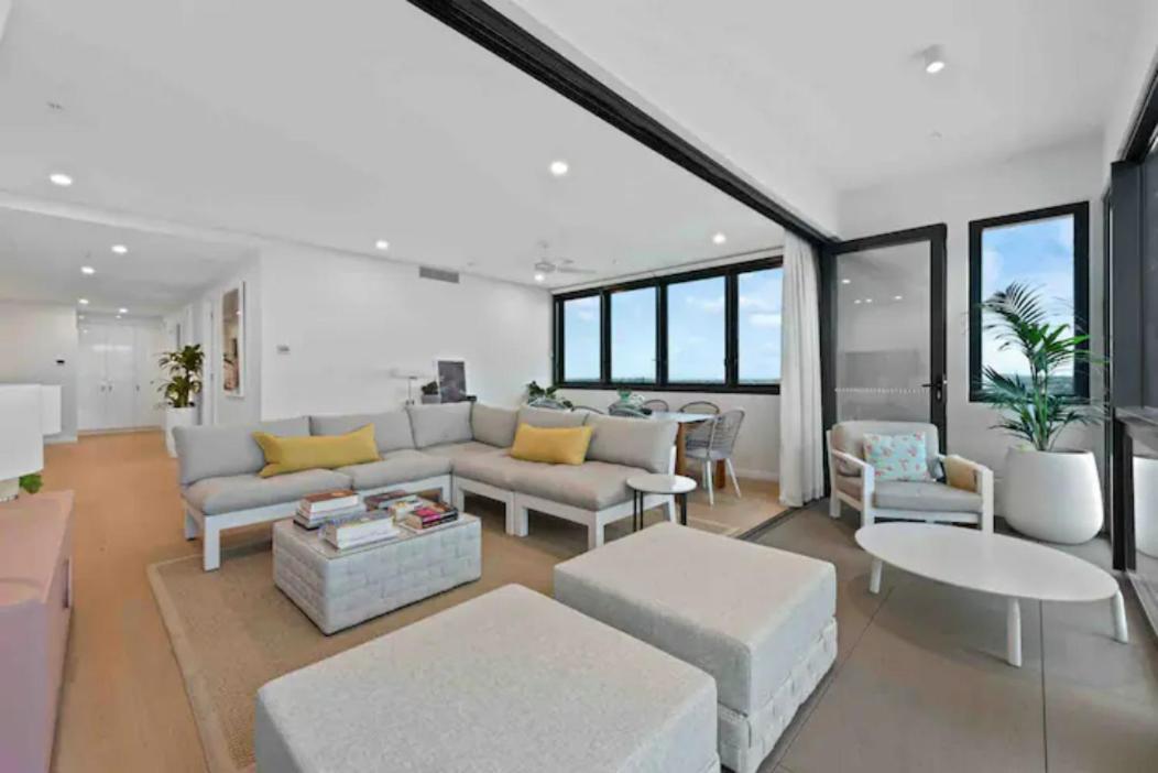 New 3 Bed Penthouse Style Complex Apartment
