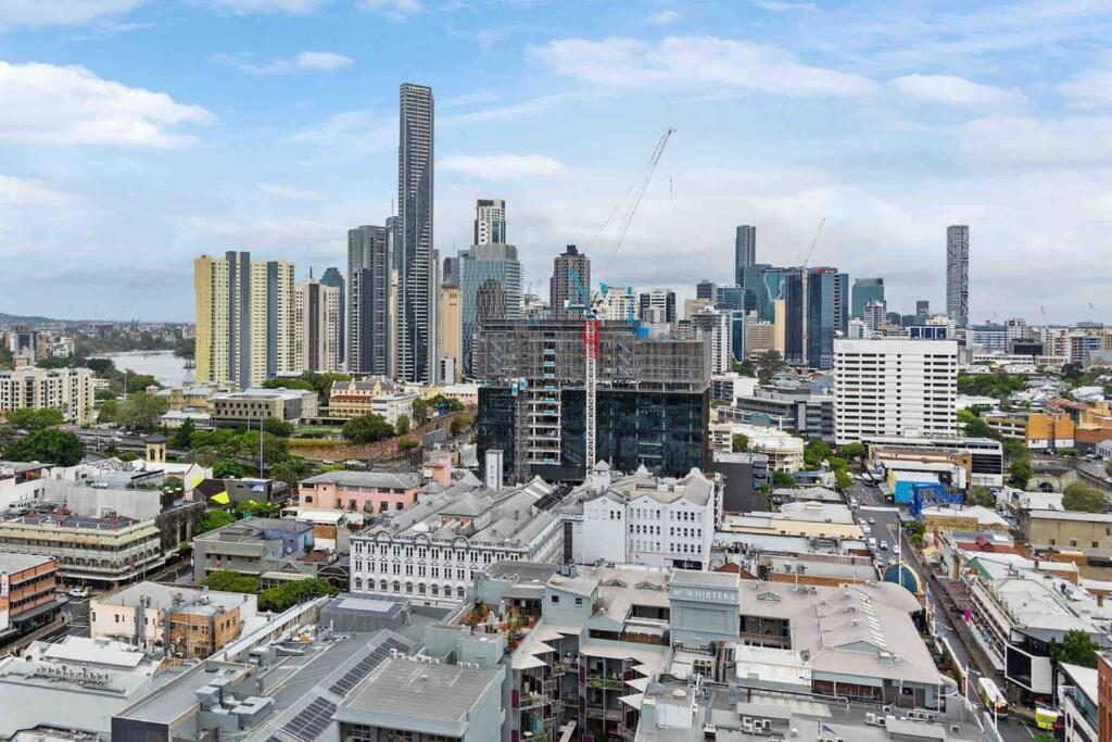 Apartment New 3 Bed Penthouse Style Complex *