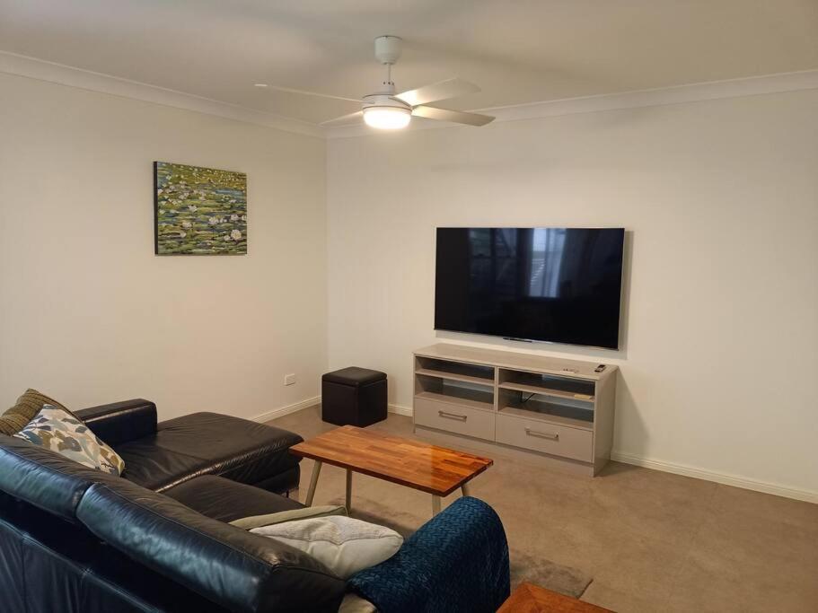 Adorable Private 2 Bedroom Guest + Pool