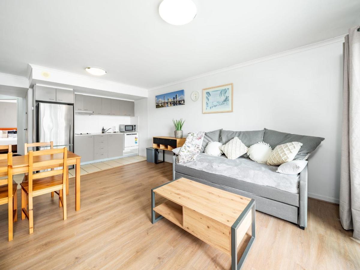 Inviting 1br Unit In The Heart Of * Brisbane