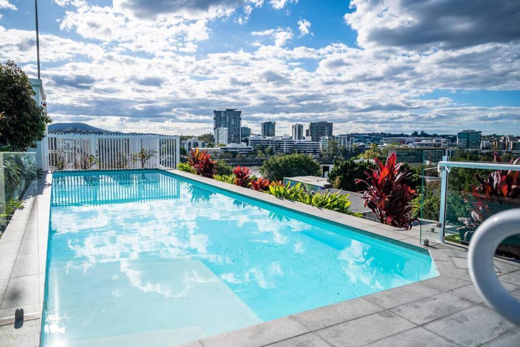 Apartamento Modern 1-br Apt With Pool Access
