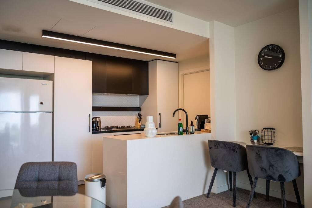Modern 1-br Apt With Pool Access